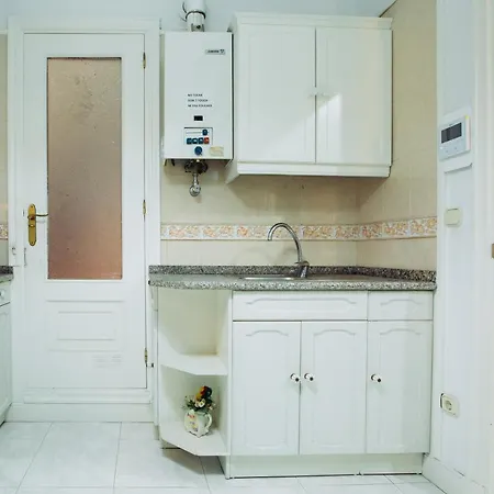 Centrico Junto Estacion Tren Y Autobus San Sebastian