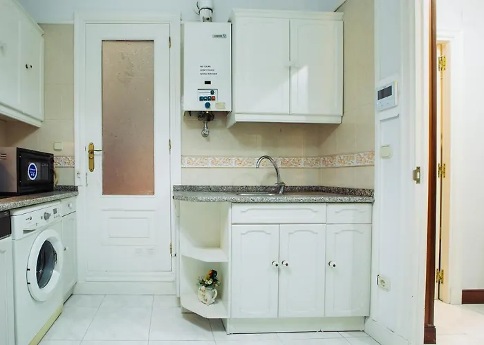 Centrico Junto Estacion Tren Y Autobus 산세바스티안